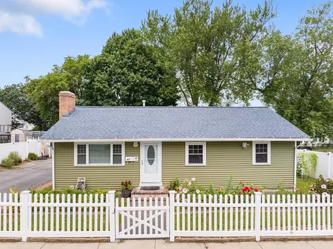 57 D St, Lowell, MA 01851