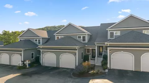 10 Eastern Point Dr #10, Shrewsbury, MA 01545