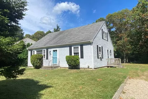 89 Shorewood Dr, Mashpee, MA 02649
