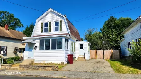 130 Farmland Rd, Lowell, MA 01850