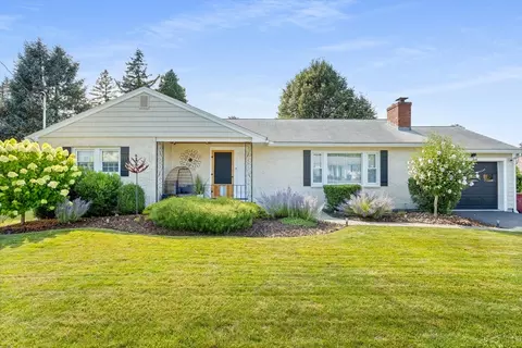 102 Raven Rd, Lowell, MA 01852
