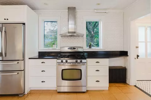 125 Park St, Easthampton, MA 01027 photo 12