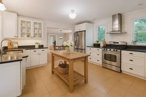 125 Park St, Easthampton, MA 01027 photo 17
