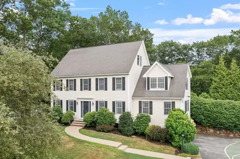 2 Hemlock Ln, Groveland, MA 01834