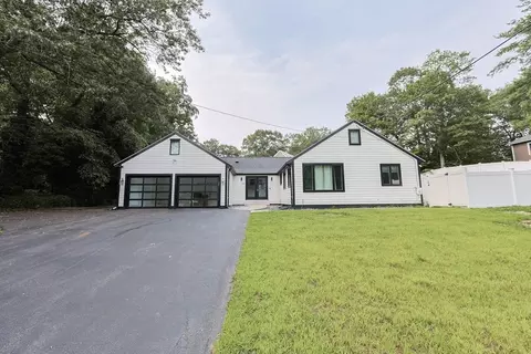 15 Old Wood Rd, North Attleboro, MA 02760