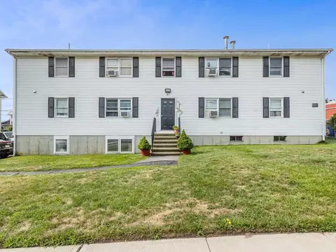 71 Mystic St #4, Fall River, MA 02720