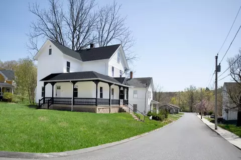 10 Lombard St, Warren, MA 01083