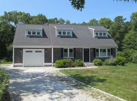 10 Camelot Ct, Falmouth, MA 02556