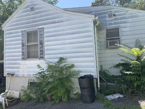 25 Johnson St, Worcester, MA 01604 photo 2
