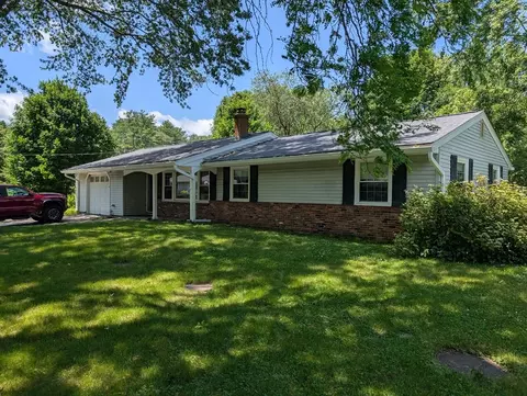 4 Allen Ln, Ipswich, MA 01938