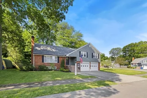 28 Cumberland Rd, Reading, MA 01867