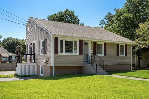 586 Salem St, Rockland, MA 02370