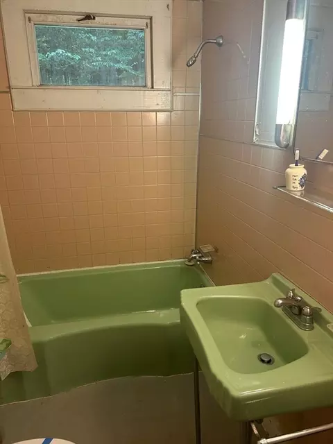 Bath - 60 Avery Brook Rd, Heath, MA 01346 photo 1 of 1