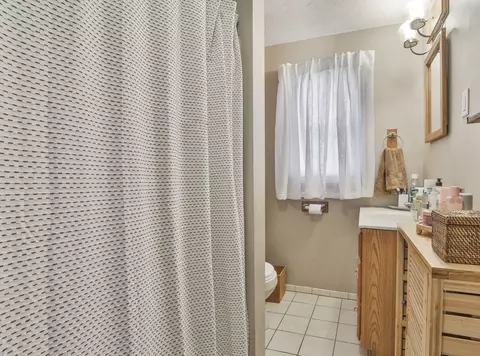 Bath - 20 Jackson Ave, Everett, MA 02149 photo 3 of 3
