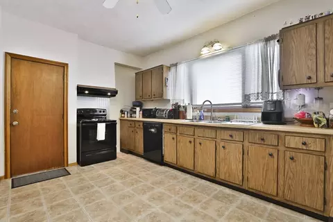Kitchen - 20 Jackson Ave, Everett, MA 02149 photo 4 of 5