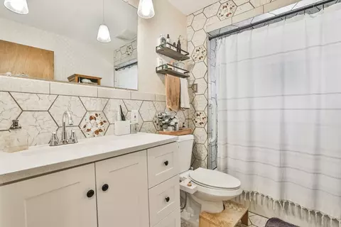 Bath - 20 Jackson Ave, Everett, MA 02149 photo 1 of 3