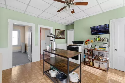 Entry Way - 709 Maple St, Fall River, MA 02720 photo 2 of 4