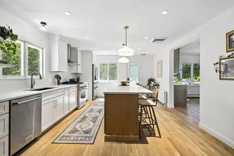 5 Yorkshire Rd, Marblehead, MA 01945 photo 2