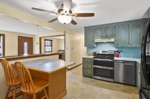 Kitchen - 4 Chestnut Dr, Webster, MA 01570 photo 1 of 2