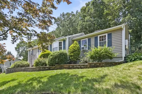 4 Chestnut Dr, Webster, MA 01570