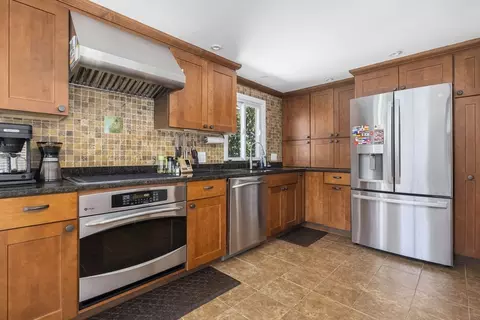 79 Reservoir St, Fall River, MA 02723 photo 4