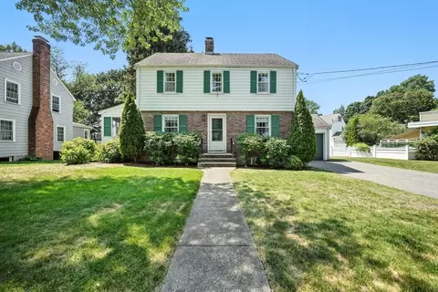 40 Fairway Dr, Newton, MA 02465