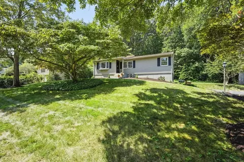 12 Coachman Ln, Auburn, MA 01501