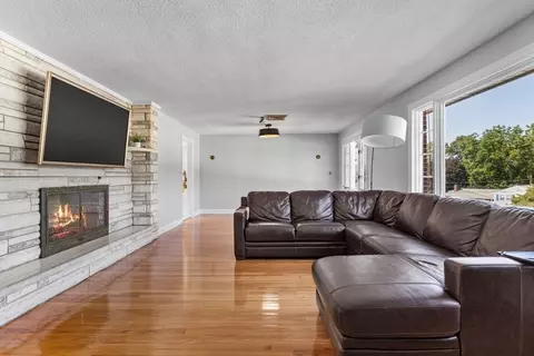 63 Sears Rd, Milton, MA 02186 photo 4