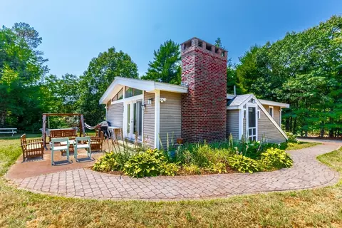 32 N Carver Rd, Wareham, MA 02576
