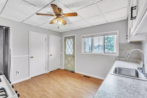 96 Lyons St, Springfield, MA 01151 photo 14
