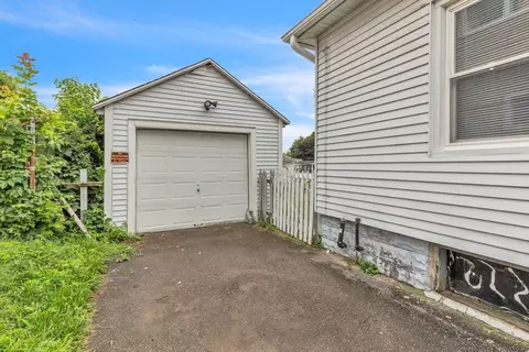 96 Lyons St, Springfield, MA 01151 photo 28