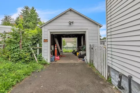 96 Lyons St, Springfield, MA 01151 photo 29