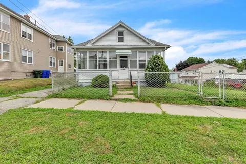 96 Lyons St, Springfield, MA 01151 photo 4