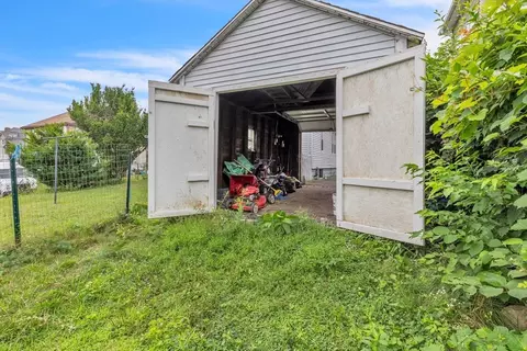 96 Lyons St, Springfield, MA 01151 photo 30