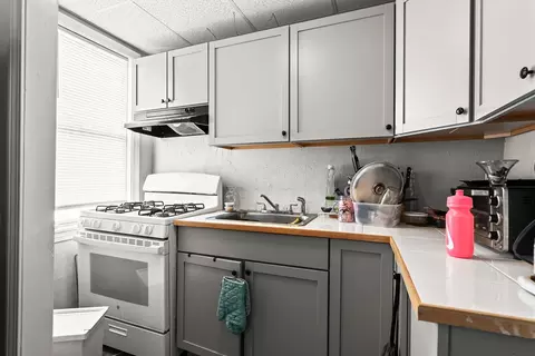 218 Plain St, Fall River, MA 02723 photo 4