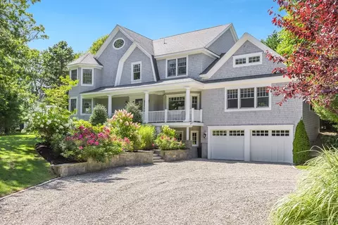 27 Prestwick Ln, Mashpee, MA 02649