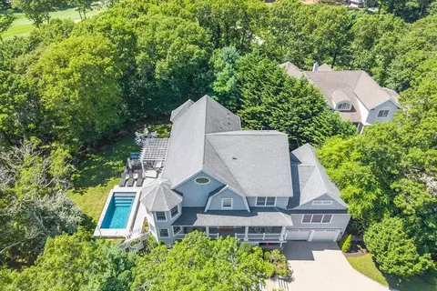 27 Prestwick Ln, Mashpee, MA 02649 photo 3