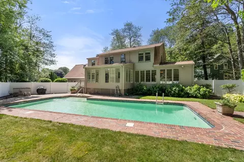 Exterior - 1 Eric Dr, Saugus, MA 01906 photo 5 of 8