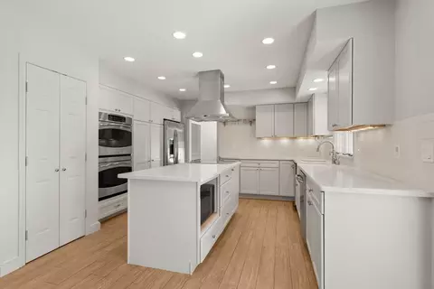 Kitchen - 1 Eric Dr, Saugus, MA 01906 photo 4 of 5