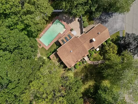 View/Area - 1 Eric Dr, Saugus, MA 01906 photo 1 of 5