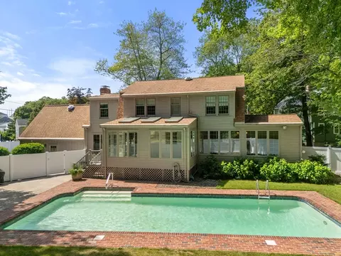 Exterior - 1 Eric Dr, Saugus, MA 01906 photo 4 of 8
