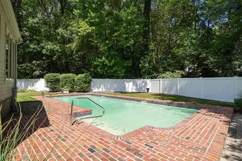 Exterior - 1 Eric Dr, Saugus, MA 01906 photo 6 of 8