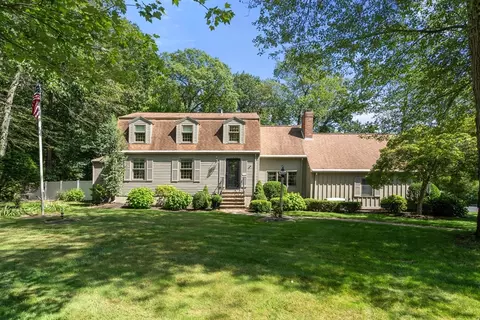 Exterior - 1 Eric Dr, Saugus, MA 01906 photo 7 of 8