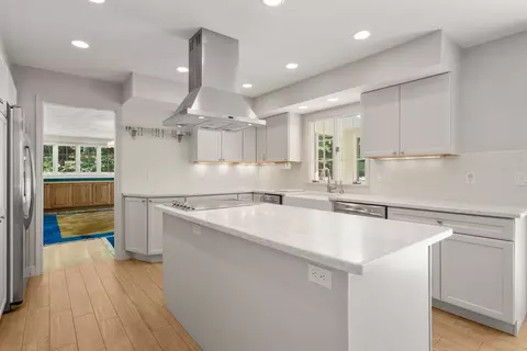 Kitchen - 1 Eric Dr, Saugus, MA 01906 photo 3 of 5