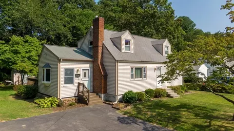 28 Rainbow Ave, Chelmsford, MA 01824