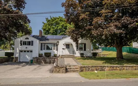 25 Inverness Rd, Swansea, MA 02777