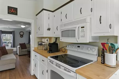 13 Maplewood Ave, Gloucester, MA 01930 photo 16