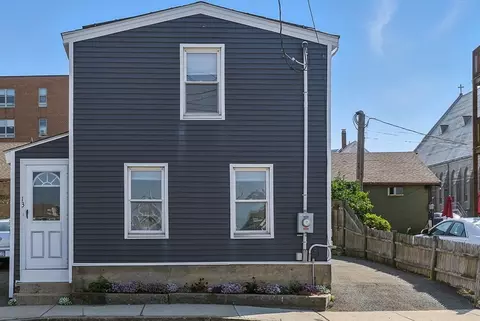 13 Maplewood Ave, Gloucester, MA 01930 photo 2