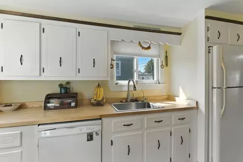 13 Maplewood Ave, Gloucester, MA 01930 photo 18