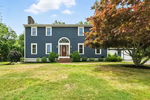 435 Fairway Dr, Somerset, MA 02726